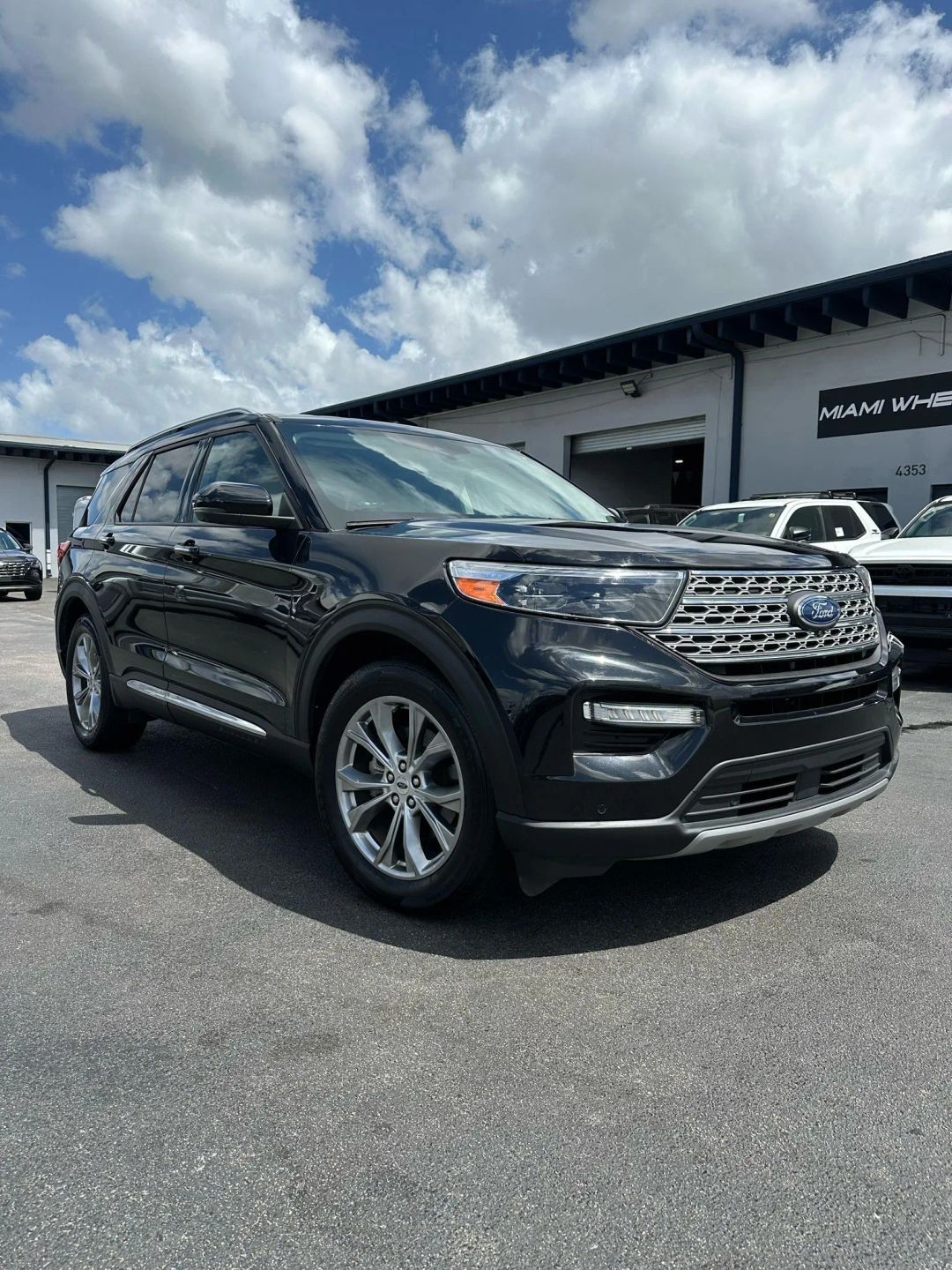 2022 Ford Explorer Limited RWD's photo